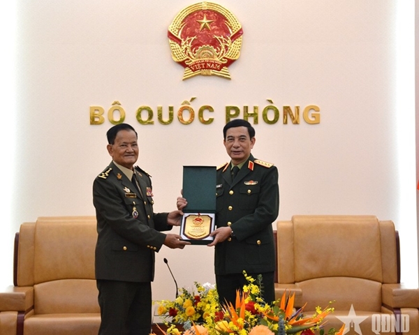 Đại tướng Phan Văn Giang tiếp Quốc vụ khanh Bộ Quốc phòng Campuchia